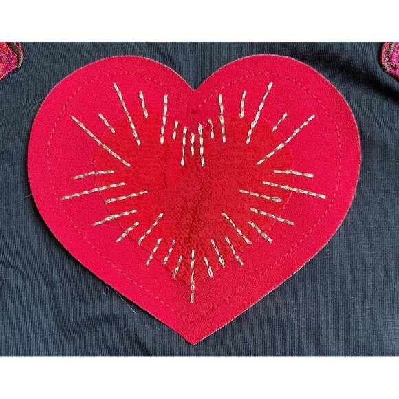 NWT Dolce & Gabbana Women's Black Cotton Floral Heart Embroidered T-Shirt Size M - Picture 4 of 8